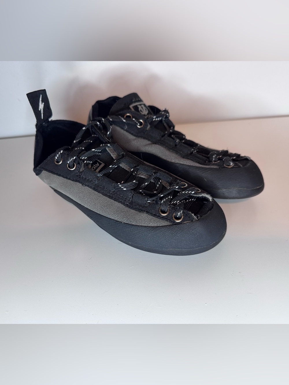 Evolv Climbing Shoes, youth size 4.5